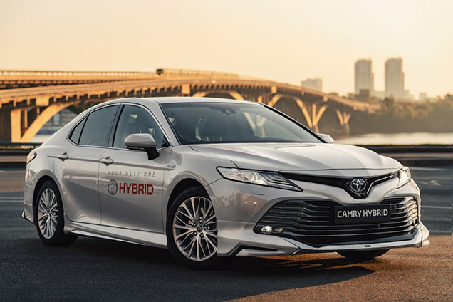 - Toyota Camry Hybrid    ³  